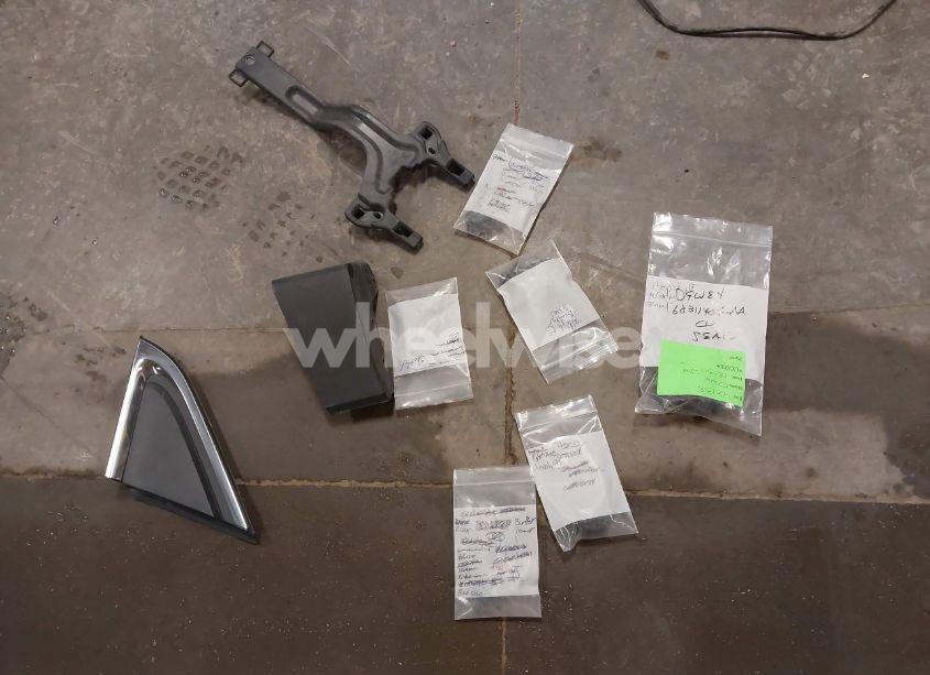 Photo 19 of 2022 Ford Edge TITANIUM (VIN 2FMPK4K90NBA44156)
