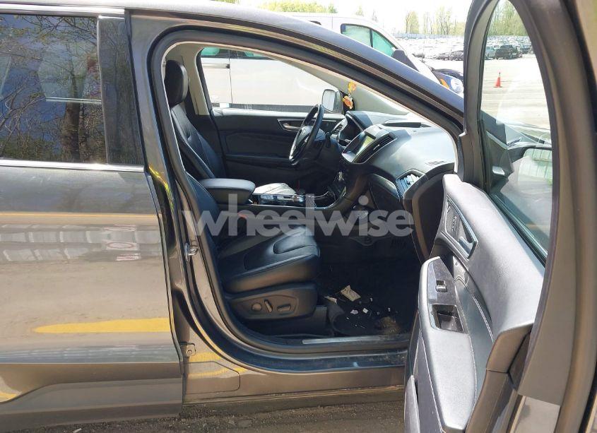 Photo 5 of 2020 Ford Edge TITANIUM (VIN 2FMPK4K96LBA56972)