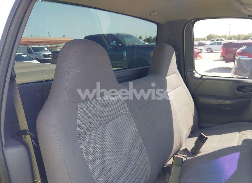 Photo 8 of 2001 Ford F-150 XL/XLT (VIN 2FTPF17Z61CA90871)