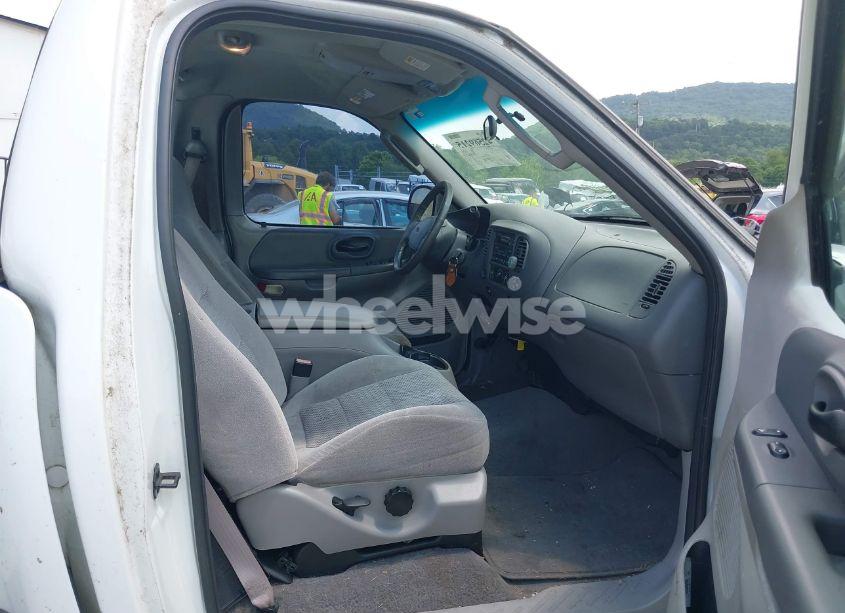 Photo 5 of 2002 Ford F-150 XL/XLT (VIN 2FTRF08L72CA57411)