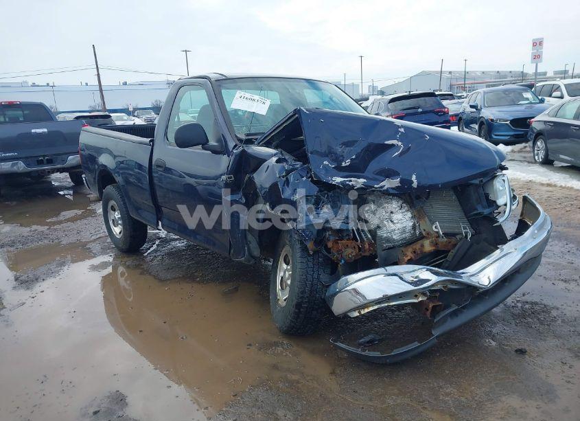 2003 Ford F-150 XL/XLT (VIN 2FTRF172X3CA60139) main photo