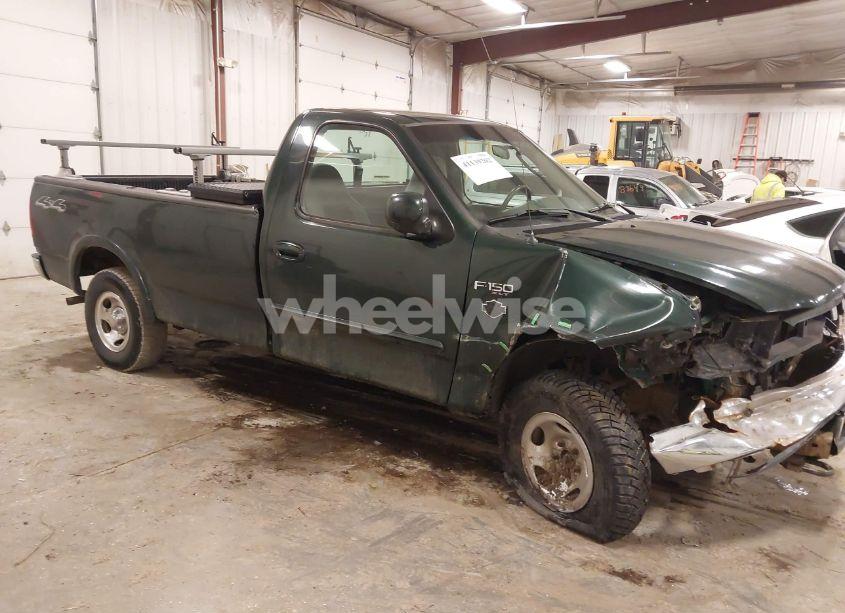 2003 Ford F-150 XL/XLT (VIN 2FTRF18213CA52901) main photo