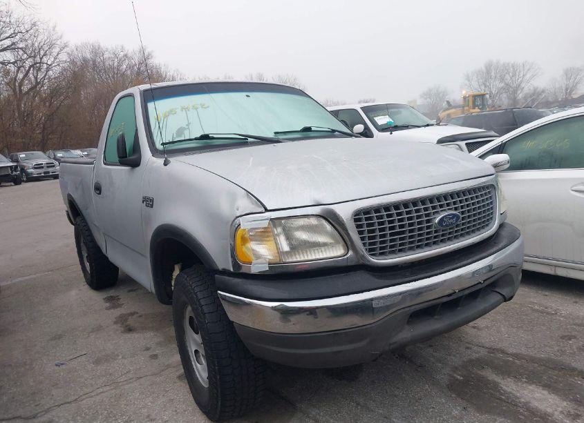 2003 Ford F-150 XL/XLT (VIN 2FTRF18253CB13151) main photo