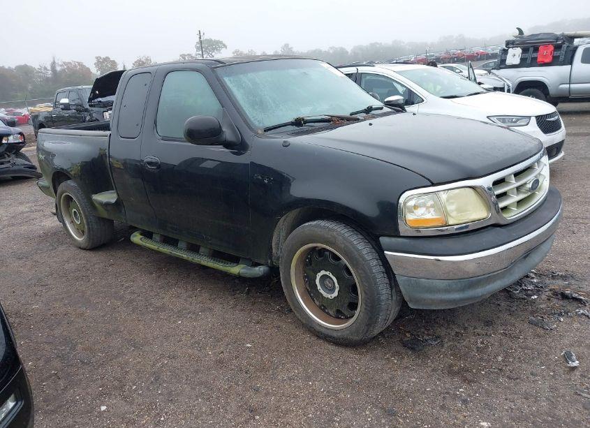 2002 Ford F-150 XL/XLT (VIN 2FTRX07242CA76911) main photo