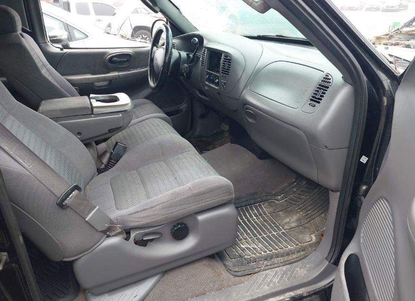 Photo 5 of 2002 Ford F-150 XL/XLT (VIN 2FTRX07242CA76911)