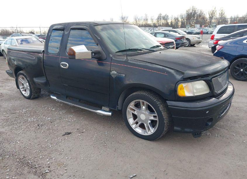 2000 Ford F-150 LARIAT/XL/XLT (VIN 2FTRX07L8YCB05862) main photo