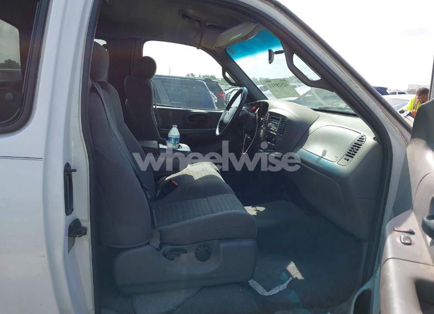 Photo 5 of 2001 Ford F-150 LARIAT/XL/XLT (VIN 2FTRX07W11CA79640)