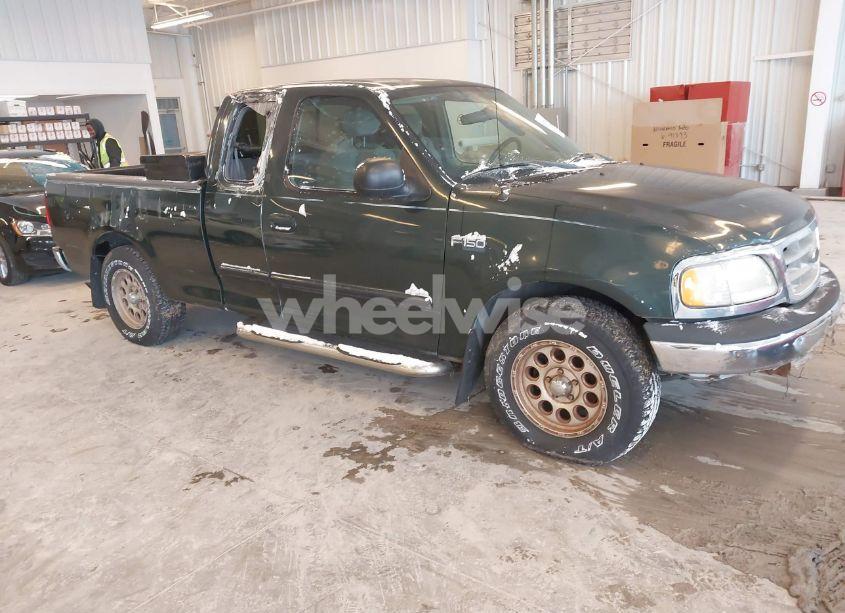 2003 Ford F-150 XL/XLT (VIN 2FTRX17273CA22817) main photo