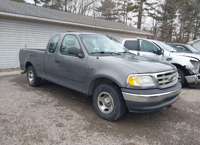 2003 Ford F-150 XL/XLT (VIN 2FTRX172X3CA12377) main photo