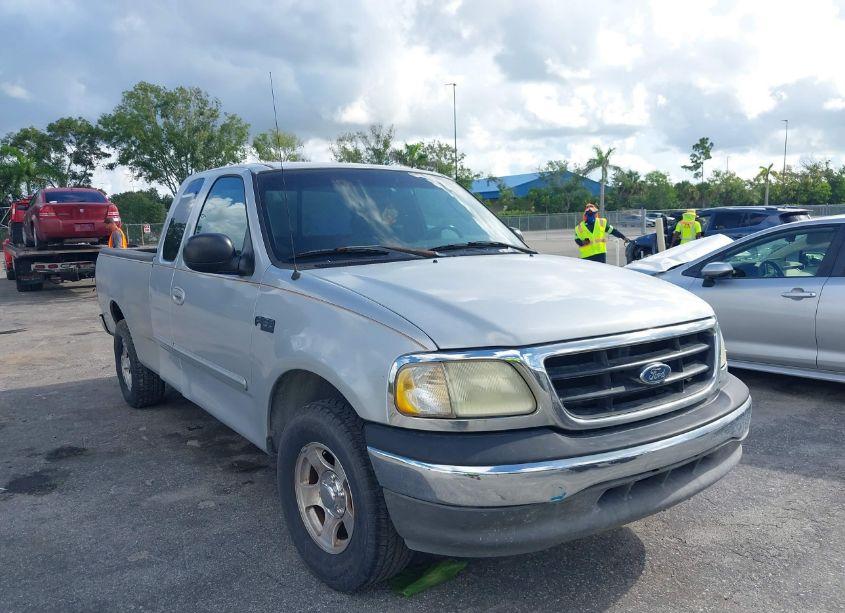 2003 Ford F-150 XL/XLT/XLT HERITAGE (VIN 2FTRX172X3CA61126) main photo