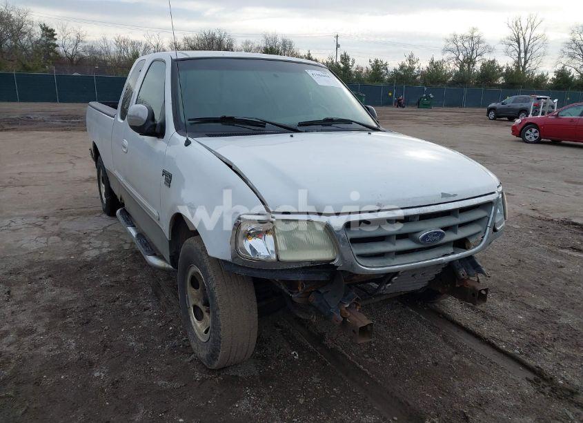 2002 Ford F-150 LARIAT/XL/XLT (VIN 2FTRX17L02CA15425) main photo