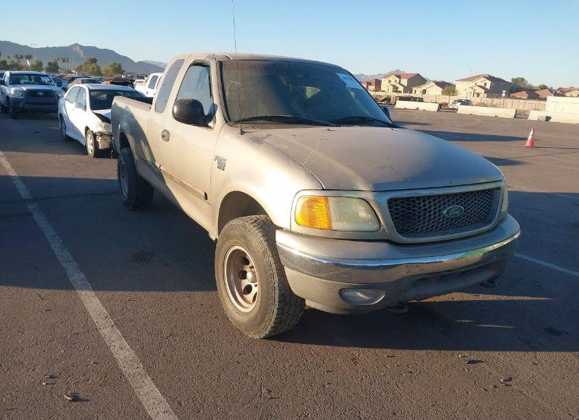 2004 Ford F-150 HERITAGE XL/XLT (VIN 2FTRX18W04CA49019) main photo