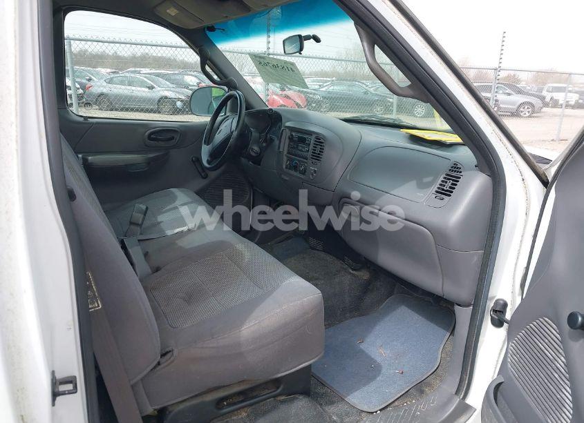 Photo 5 of 2001 Ford F-150 XL/XLT (VIN 2FTZF07221CA52446)