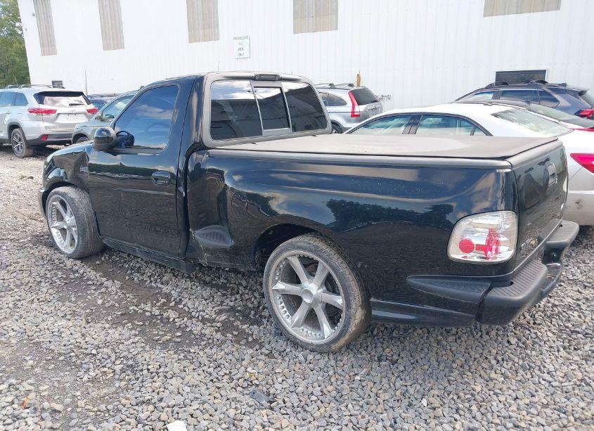 Photo 3 of 2002 Ford F-150 LIGHTNING (VIN 2FTZF07392CA52731)