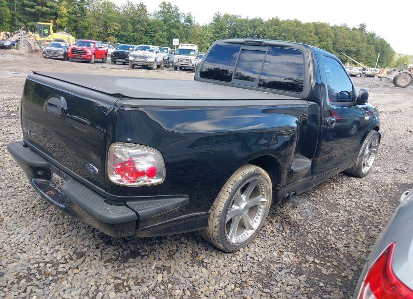 Photo 4 of 2002 Ford F-150 LIGHTNING (VIN 2FTZF07392CA52731)