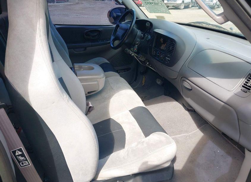 Photo 5 of 2002 Ford F-150 LIGHTNING (VIN 2FTZF07392CA52731)