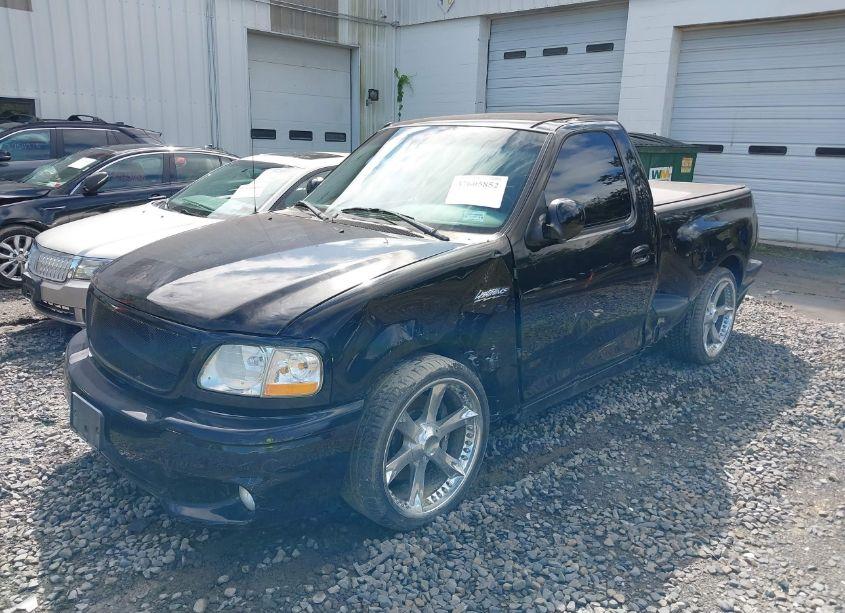 Photo 6 of 2002 Ford F-150 LIGHTNING (VIN 2FTZF07392CA52731)