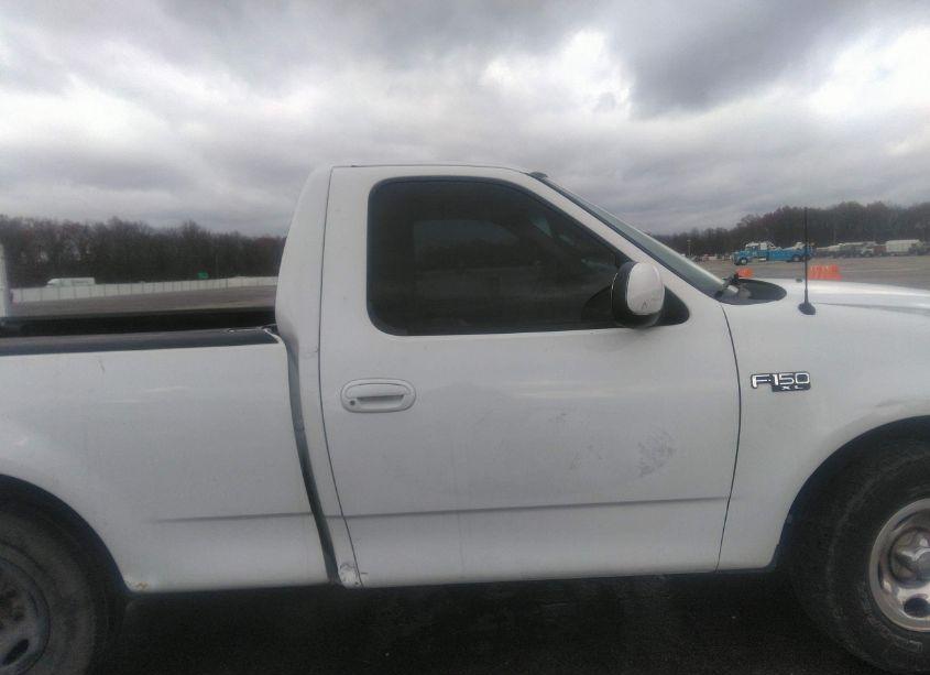 Photo 14 of 2001 Ford F-150 XL/XLT (VIN 2FTZF17201CA24005)