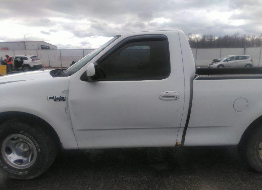 Photo 15 of 2001 Ford F-150 XL/XLT (VIN 2FTZF17201CA24005)