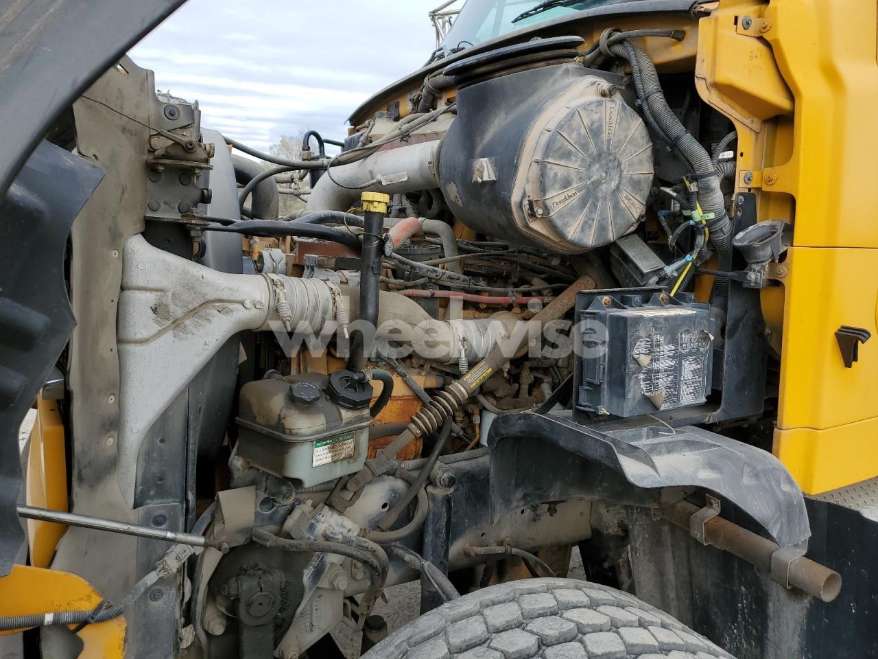 Photo 7 of 2009 STERLING L9500 VOLUMETRIC CONCRETE MIXER TRUCK (VIN 2FZHAZDE59AAF8134)