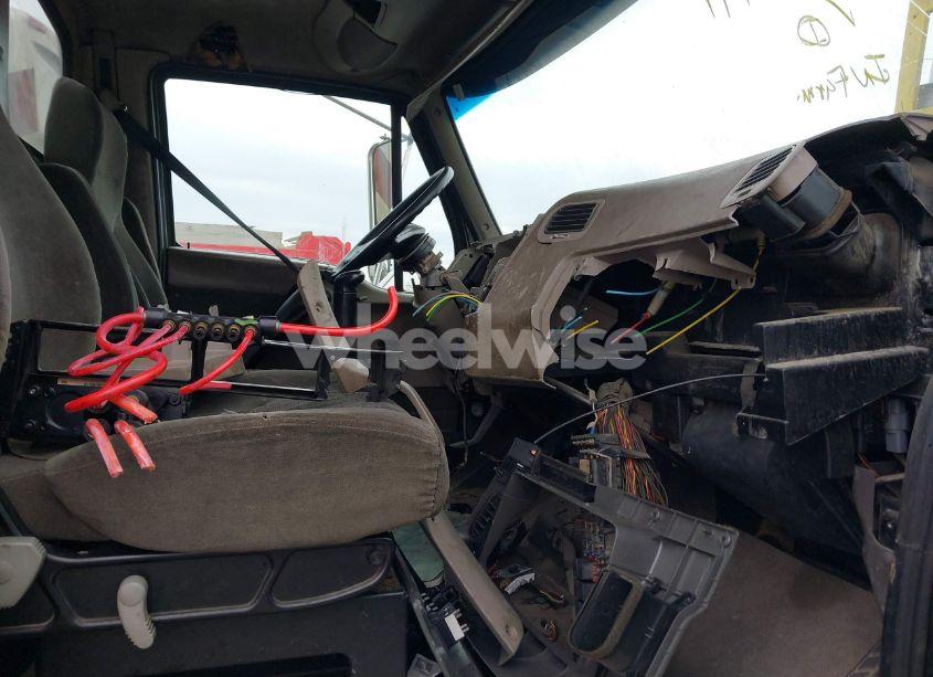 Photo 10 of 2001 Sterling Truck LT 8500 (VIN 2FZXBJCBX1AH63411)