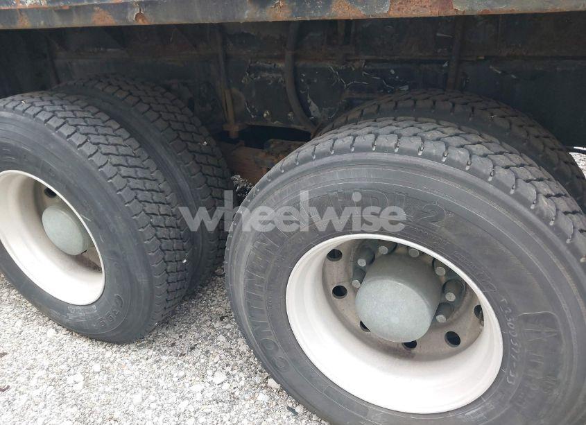 Photo 18 of 2001 Sterling Truck LT 8500 (VIN 2FZXBJCBX1AH63411)