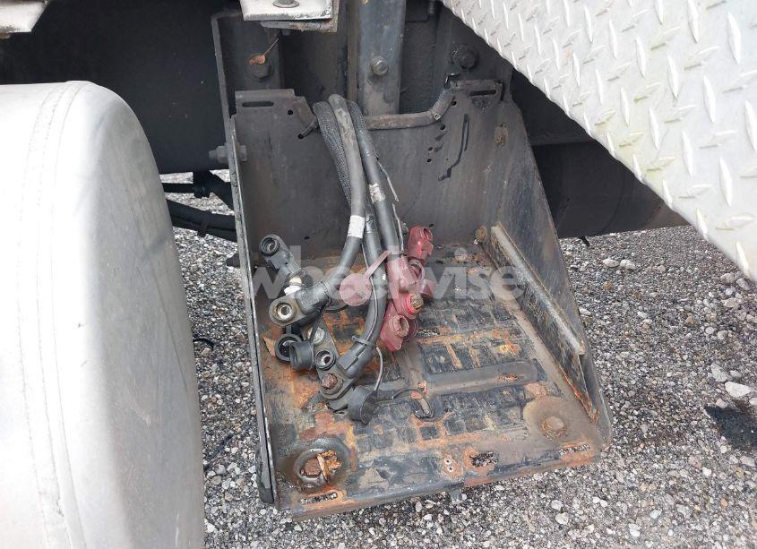 Photo 20 of 2001 Sterling Truck LT 8500 (VIN 2FZXBJCBX1AH63411)