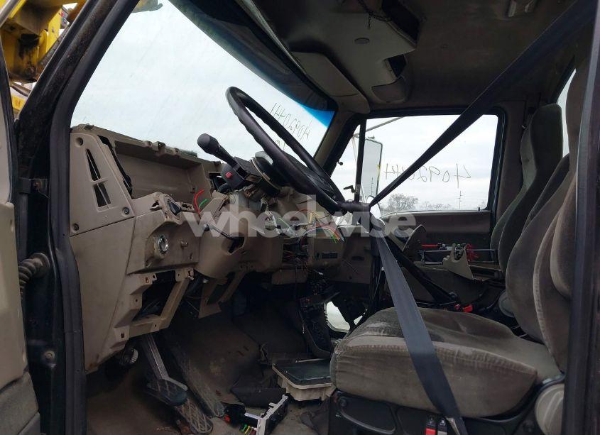 Photo 6 of 2001 Sterling Truck LT 8500 (VIN 2FZXBJCBX1AH63411)