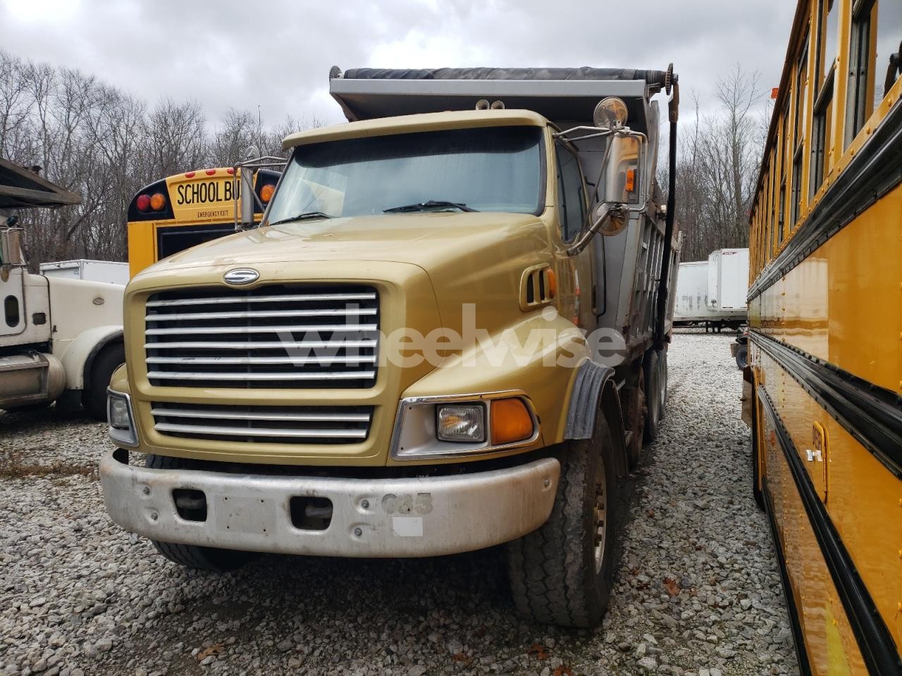 Photo 2 of 2000 STERLING L9500 DUMP TRUCK N/A (VIN 2FZXESYB2YAH06359)