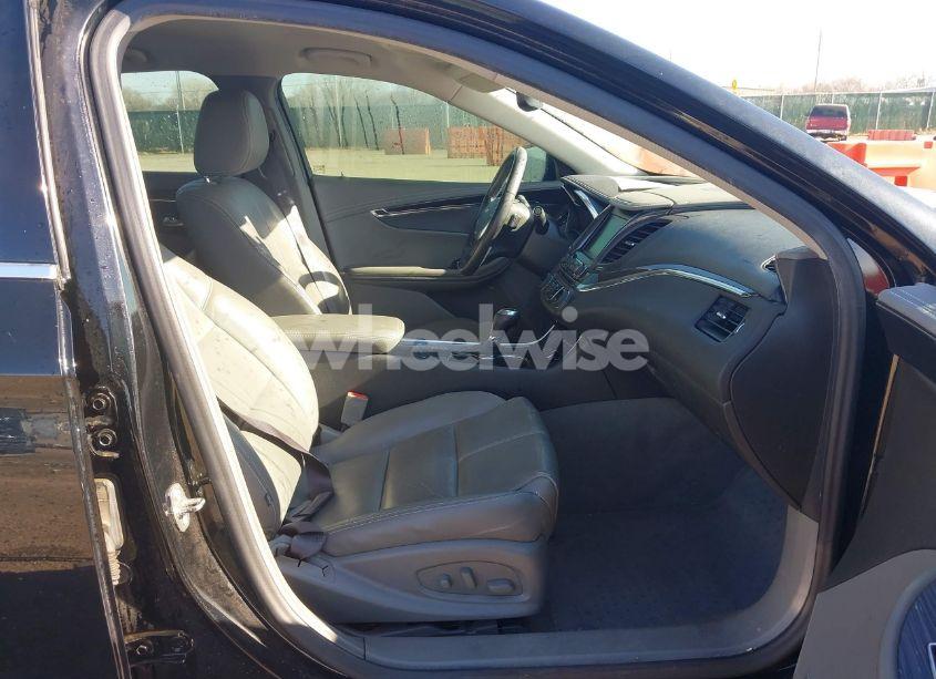 Photo 5 of 2017 Chevrolet Impala 1LT (VIN 2G1105S30H9103339)