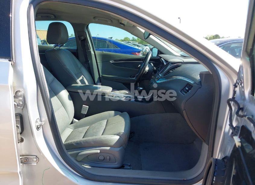 Photo 5 of 2017 Chevrolet Impala 1LT (VIN 2G1105S30H9174718)