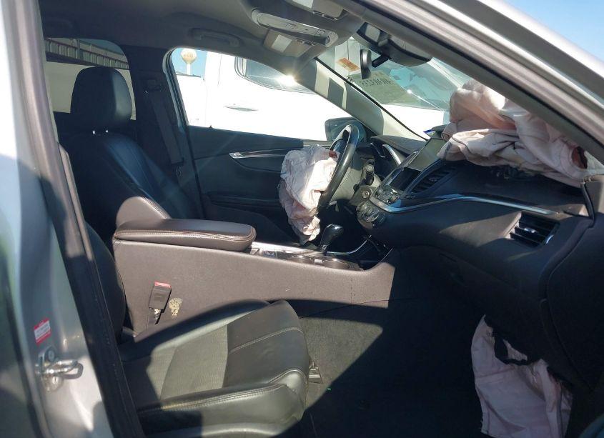 Photo 5 of 2017 Chevrolet Impala 1LT (VIN 2G1105S30H9192443)