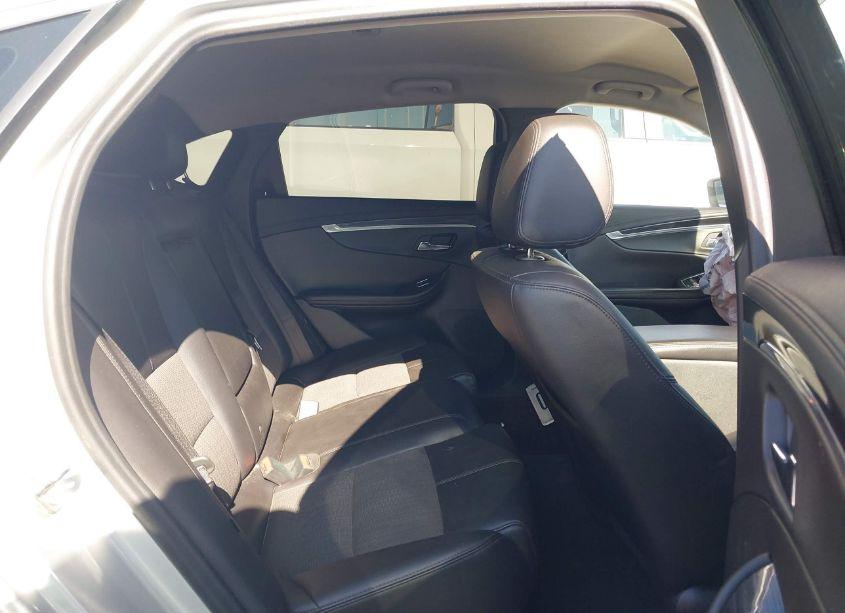 Photo 8 of 2017 Chevrolet Impala 1LT (VIN 2G1105S30H9192443)