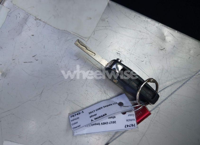 Photo 11 of 2017 Chevrolet Impala 1LT (VIN 2G1105S31H9108811)