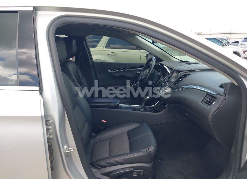 Photo 5 of 2017 Chevrolet Impala 1LT (VIN 2G1105S31H9108811)