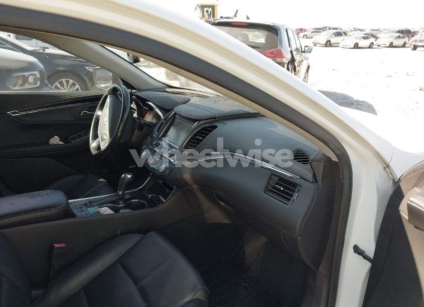 Photo 5 of 2017 Chevrolet Impala 1LT (VIN 2G1105S31H9192189)