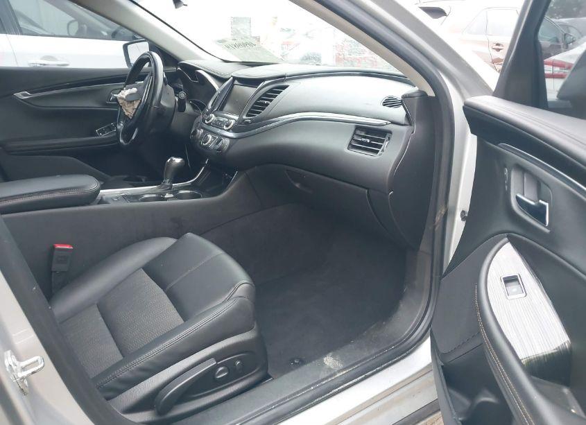 Photo 5 of 2018 Chevrolet Impala 1LT (VIN 2G1105S31J9154614)