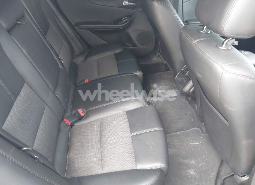 Photo 8 of 2018 Chevrolet Impala 1LT (VIN 2G1105S31J9159988)