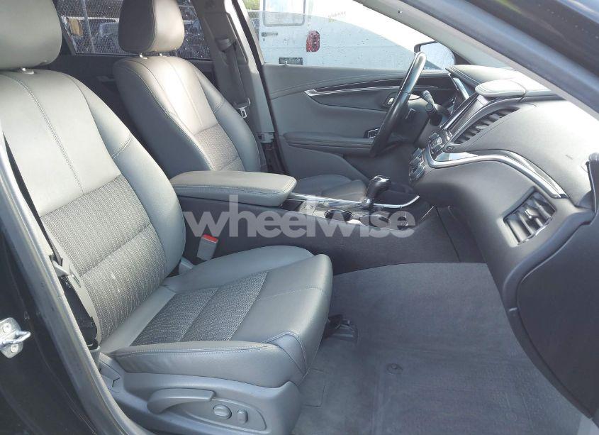 Photo 5 of 2018 Chevrolet Impala 1LT (VIN 2G1105S31J9164771)