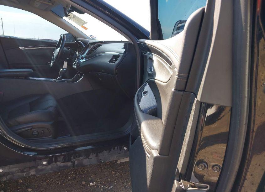 Photo 5 of 2017 Chevrolet Impala 1LT (VIN 2G1105S32H9159234)