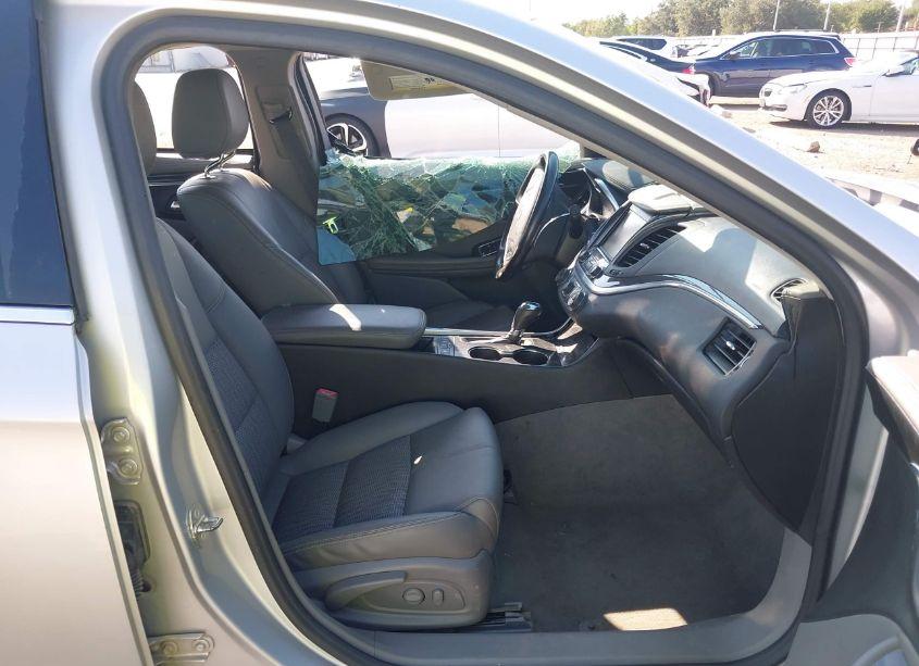 Photo 5 of 2018 Chevrolet Impala 1LT (VIN 2G1105S32J9106474)