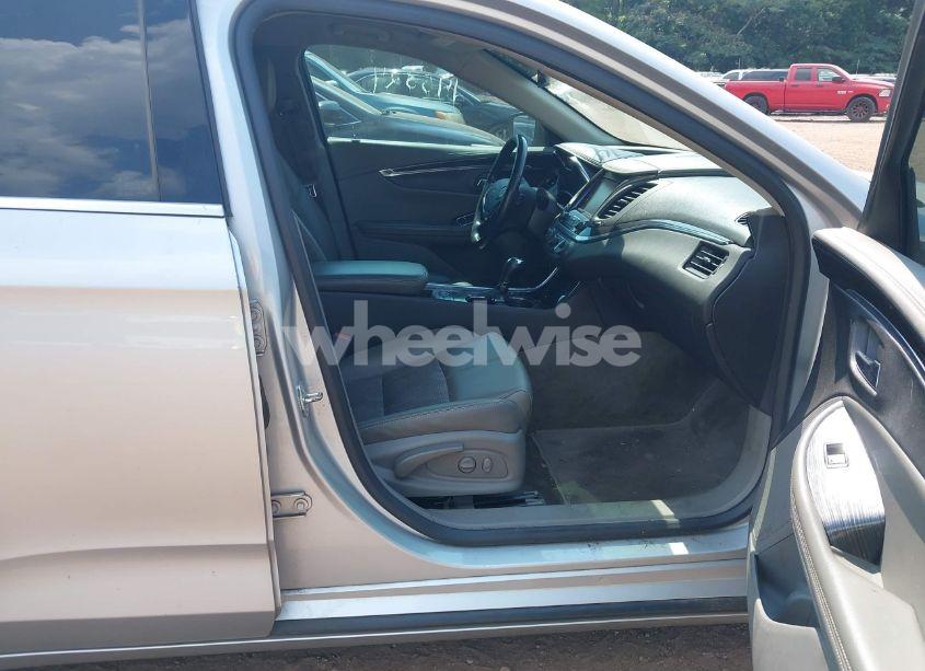 Photo 5 of 2018 Chevrolet Impala 1LT (VIN 2G1105S32J9145324)