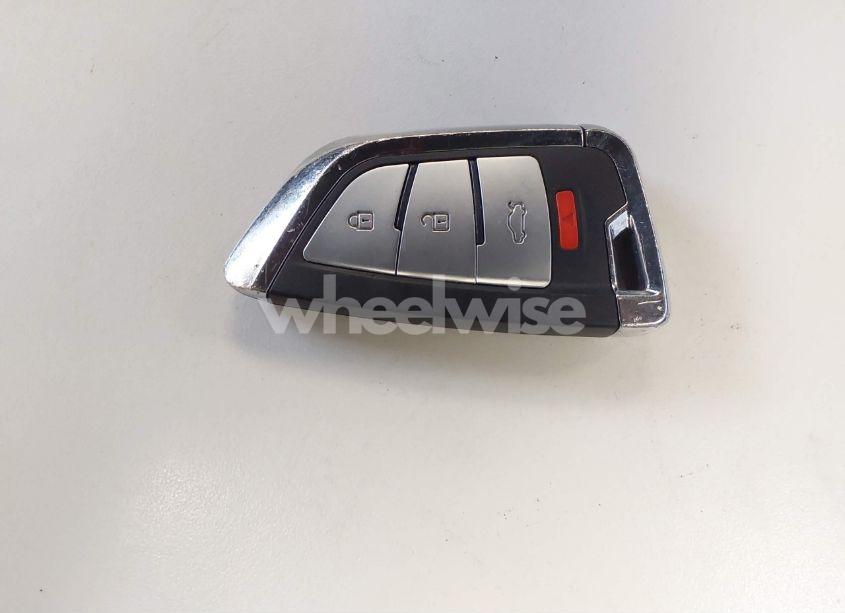 Photo 11 of 2019 Chevrolet Impala PREMIER (VIN 2G1105S32K9141047)