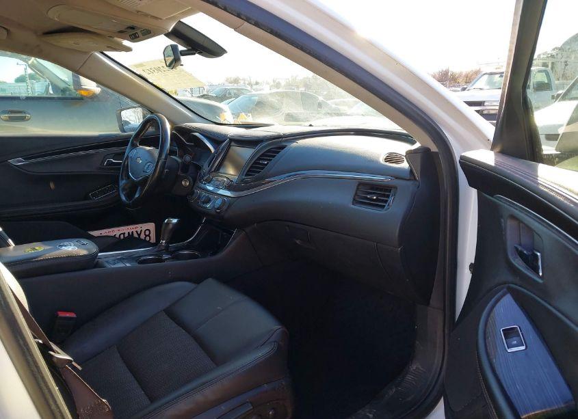 Photo 5 of 2017 Chevrolet Impala 1LT (VIN 2G1105S33H9119552)