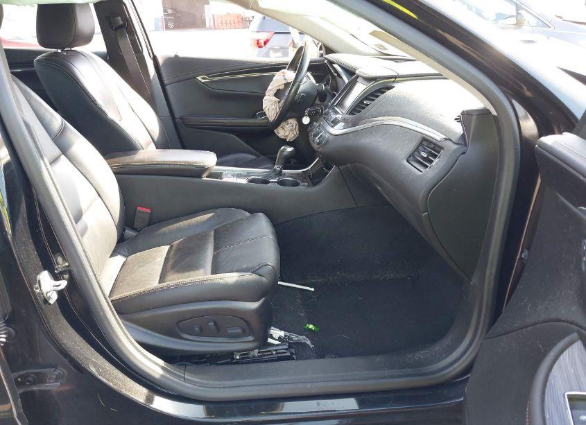 Photo 5 of 2017 Chevrolet Impala 1LT (VIN 2G1105S33H9180058)