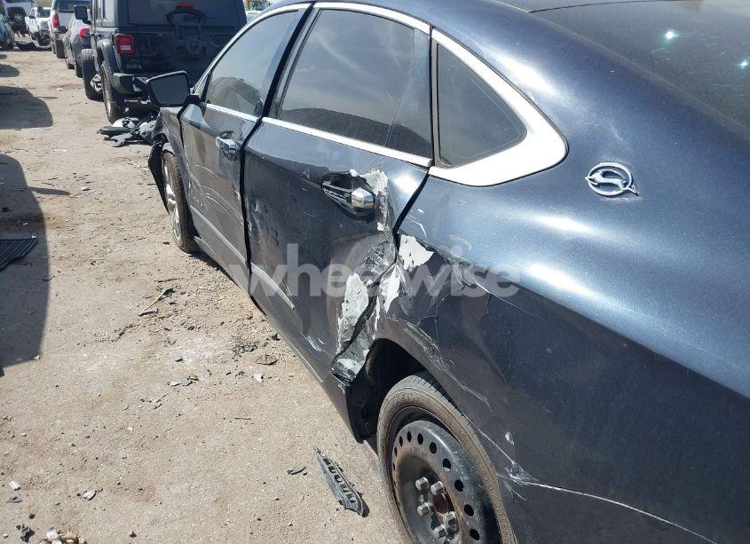 Photo 6 of 2018 Chevrolet Impala 1LT (VIN 2G1105S33J9129701)