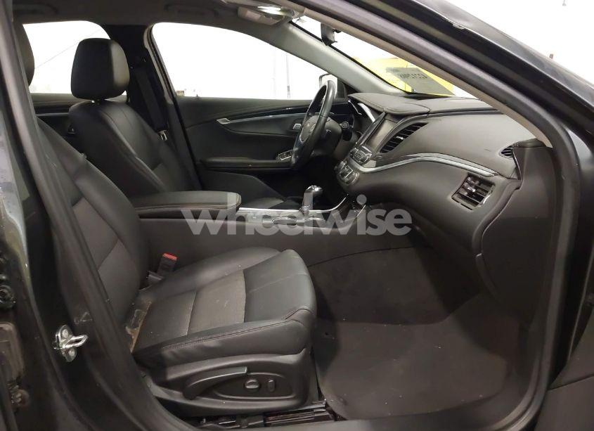 Photo 5 of 2018 Chevrolet Impala 1LT (VIN 2G1105S33J9171463)