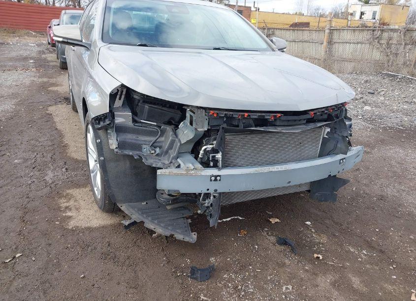 Photo 18 of 2017 Chevrolet Impala 1LT (VIN 2G1105S34H9196785)