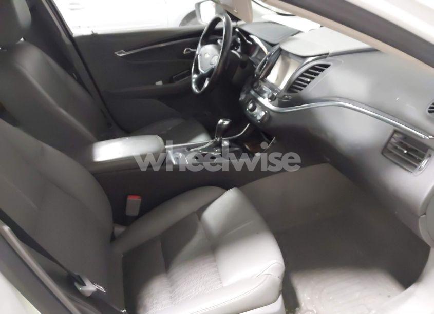 Photo 5 of 2018 Chevrolet Impala 1LT (VIN 2G1105S34J9110803)