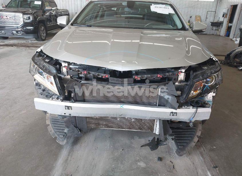 Photo 6 of 2018 Chevrolet Impala 1LT (VIN 2G1105S34J9133806)